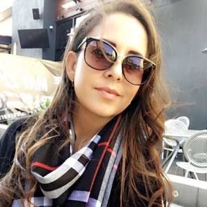 Meet your Posher, Violeta